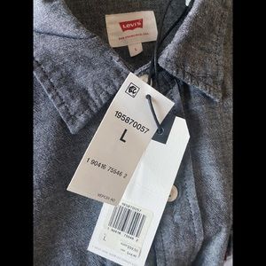 Levi’s Chambray Button-Up